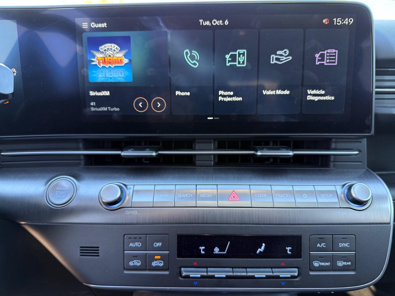 2025 Hyundai KONA 2.0L Preferred w/Trend Package Sunroof! Leather! AutoStart! Photo