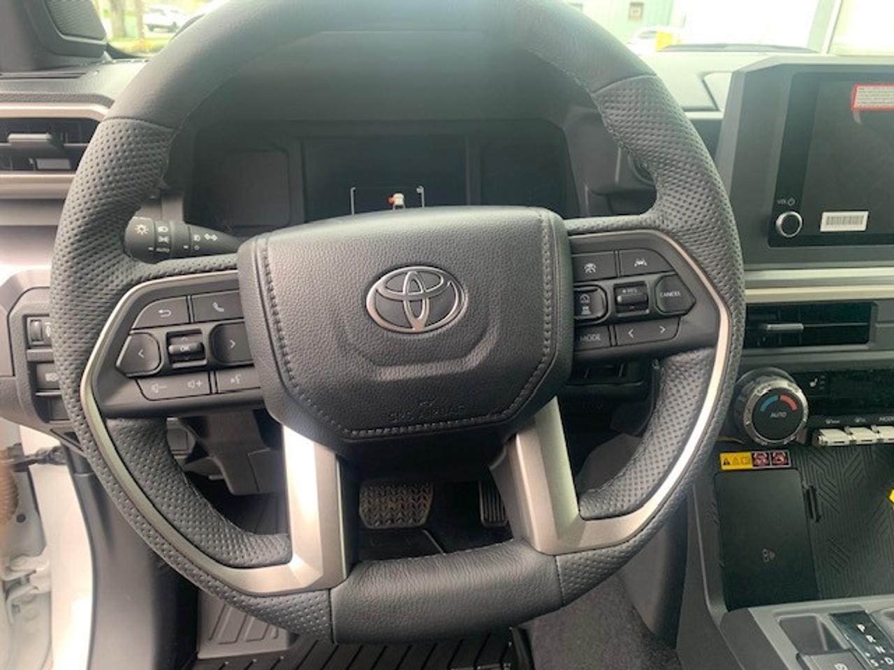 2026 Toyota Tacoma Used Demo-with tonneau installed Photo4