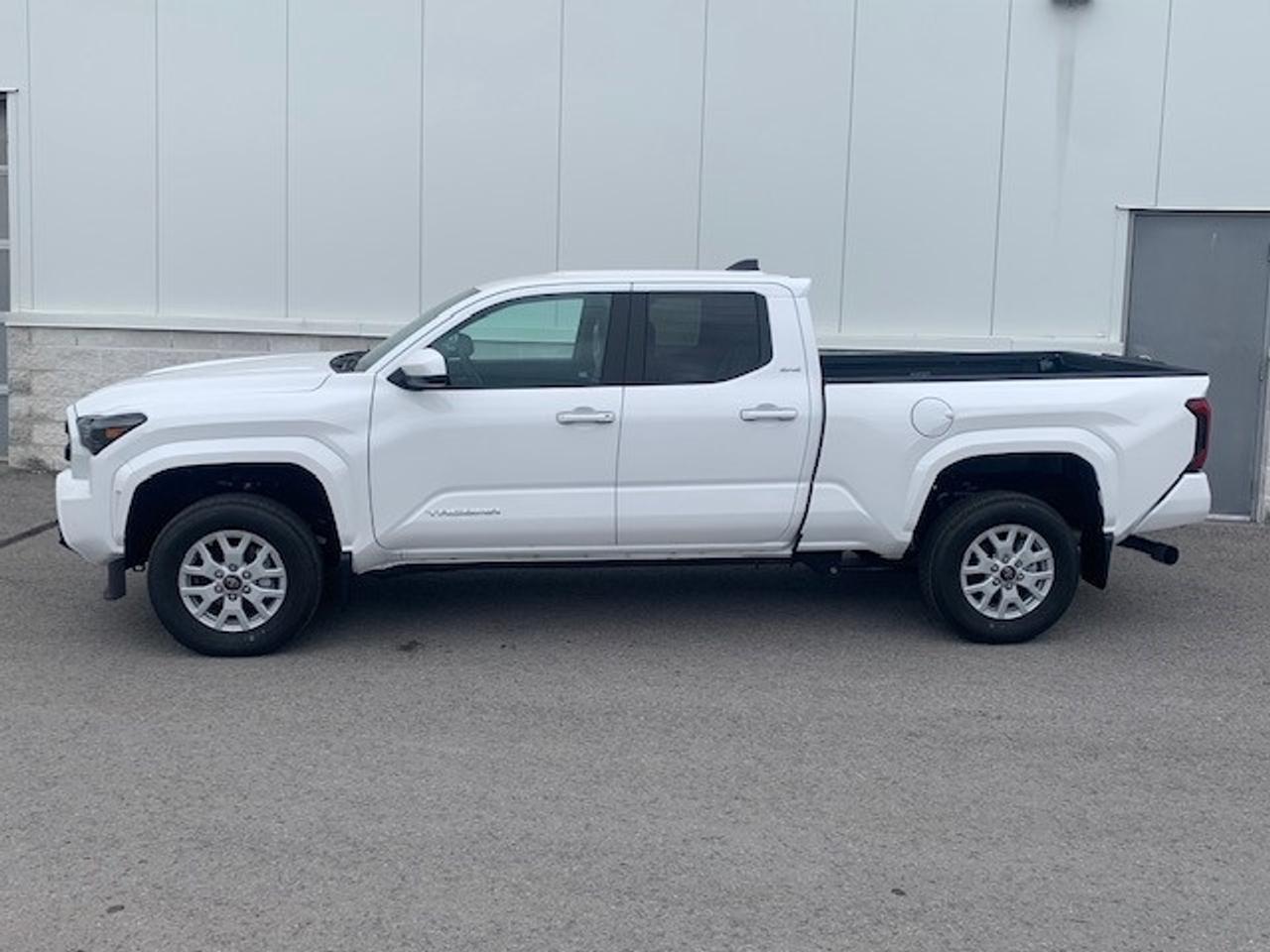 2026 Toyota Tacoma Used Demo-with tonneau installed Photo