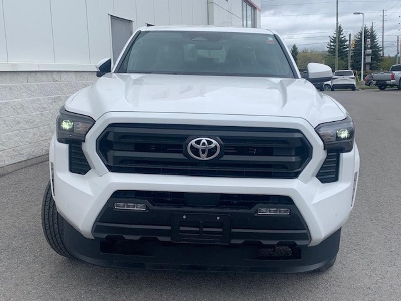 2026 Toyota Tacoma Used Demo-with tonneau installed Photo
