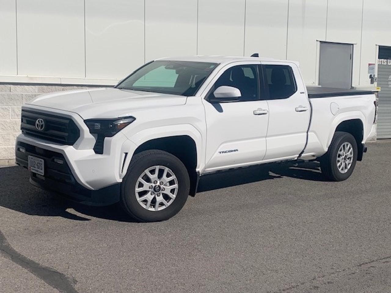 2026 Toyota Tacoma Used Demo-with tonneau installed Photo0