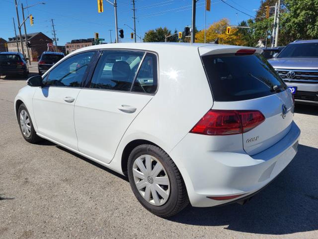 2016 Volkswagen Golf TRENDLINE Photo