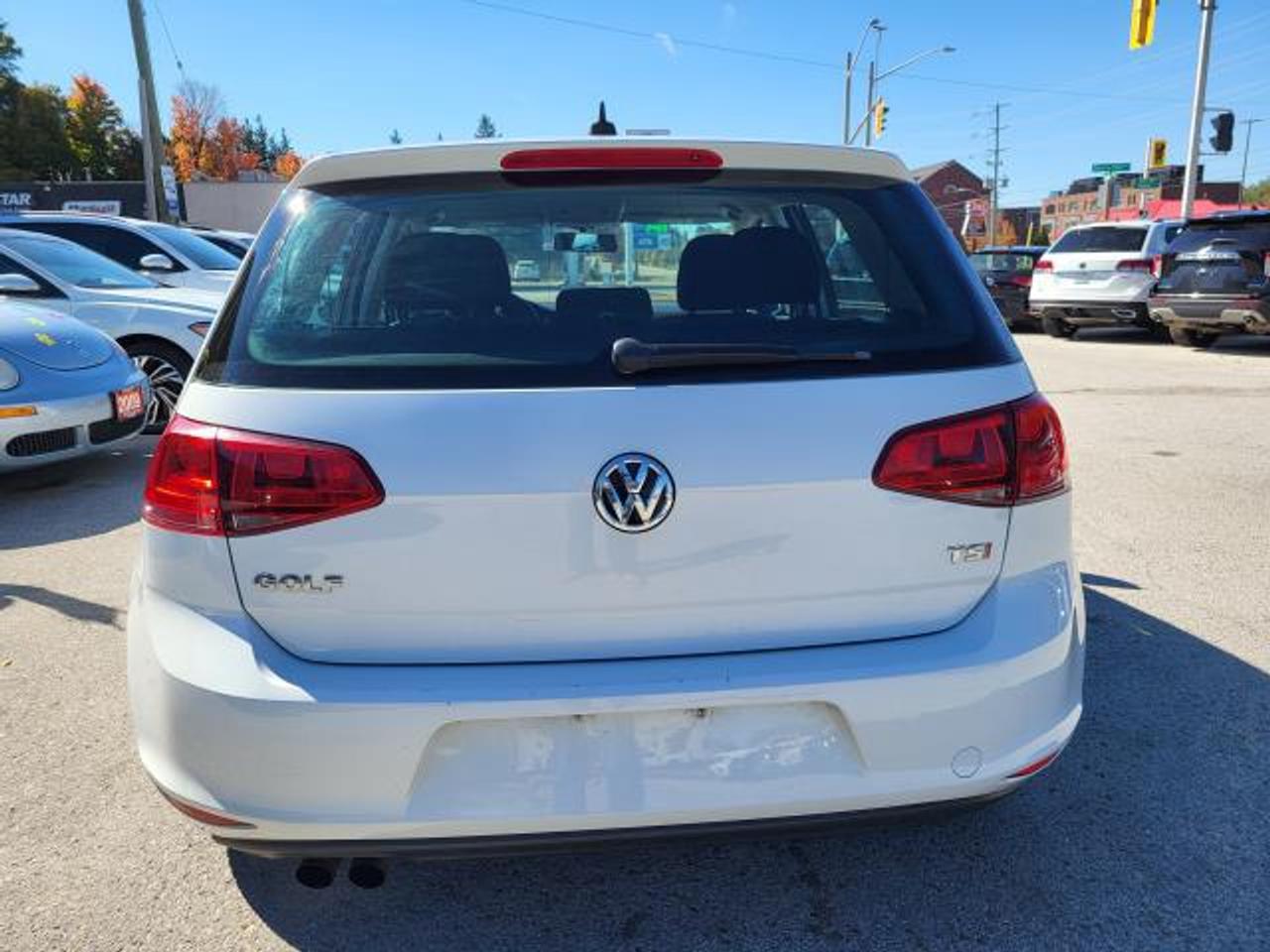 2016 Volkswagen Golf TRENDLINE Photo3