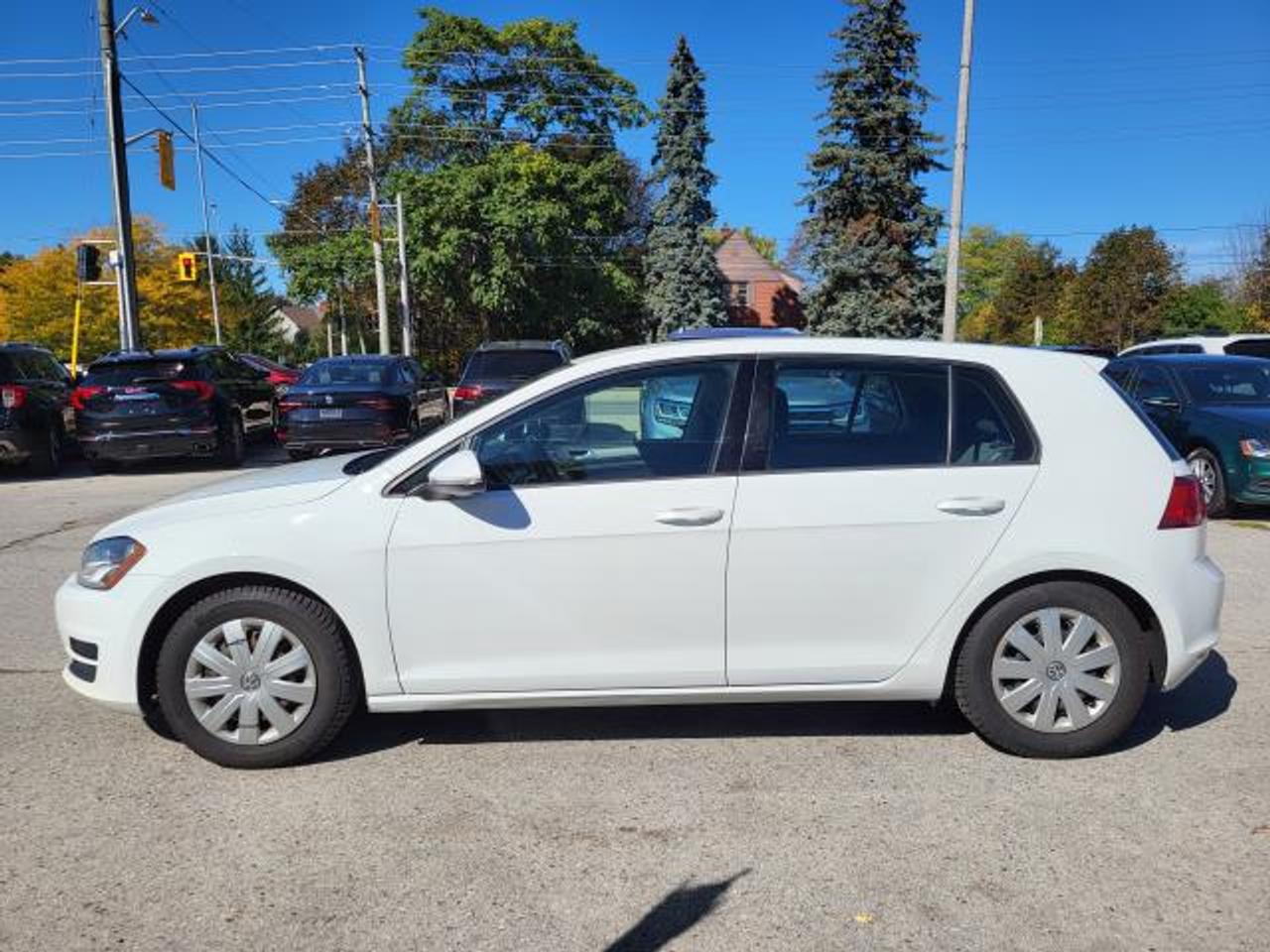 2016 Volkswagen Golf TRENDLINE Photo
