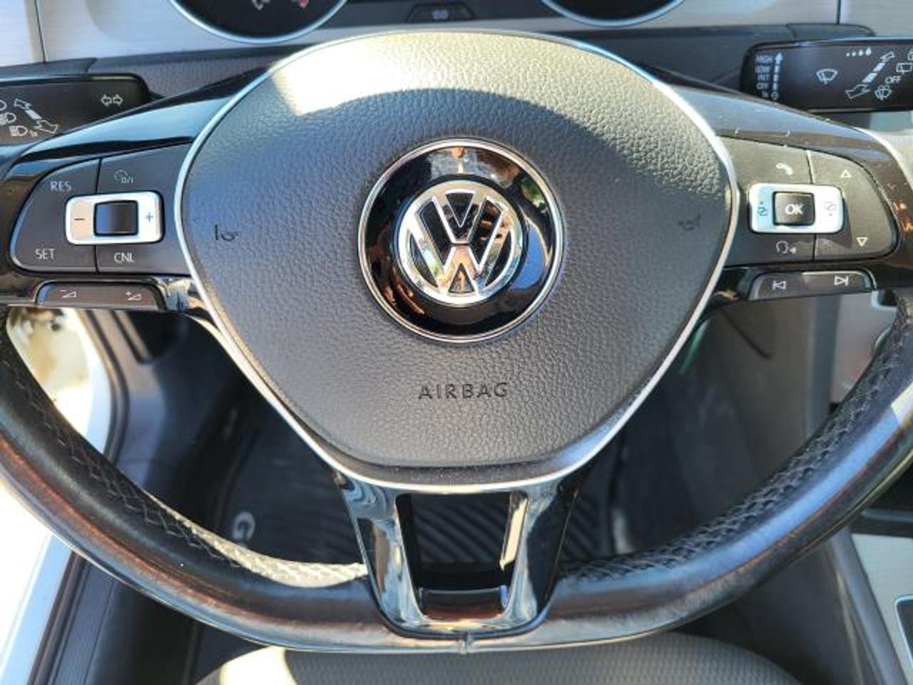 2016 Volkswagen Golf TRENDLINE Photo