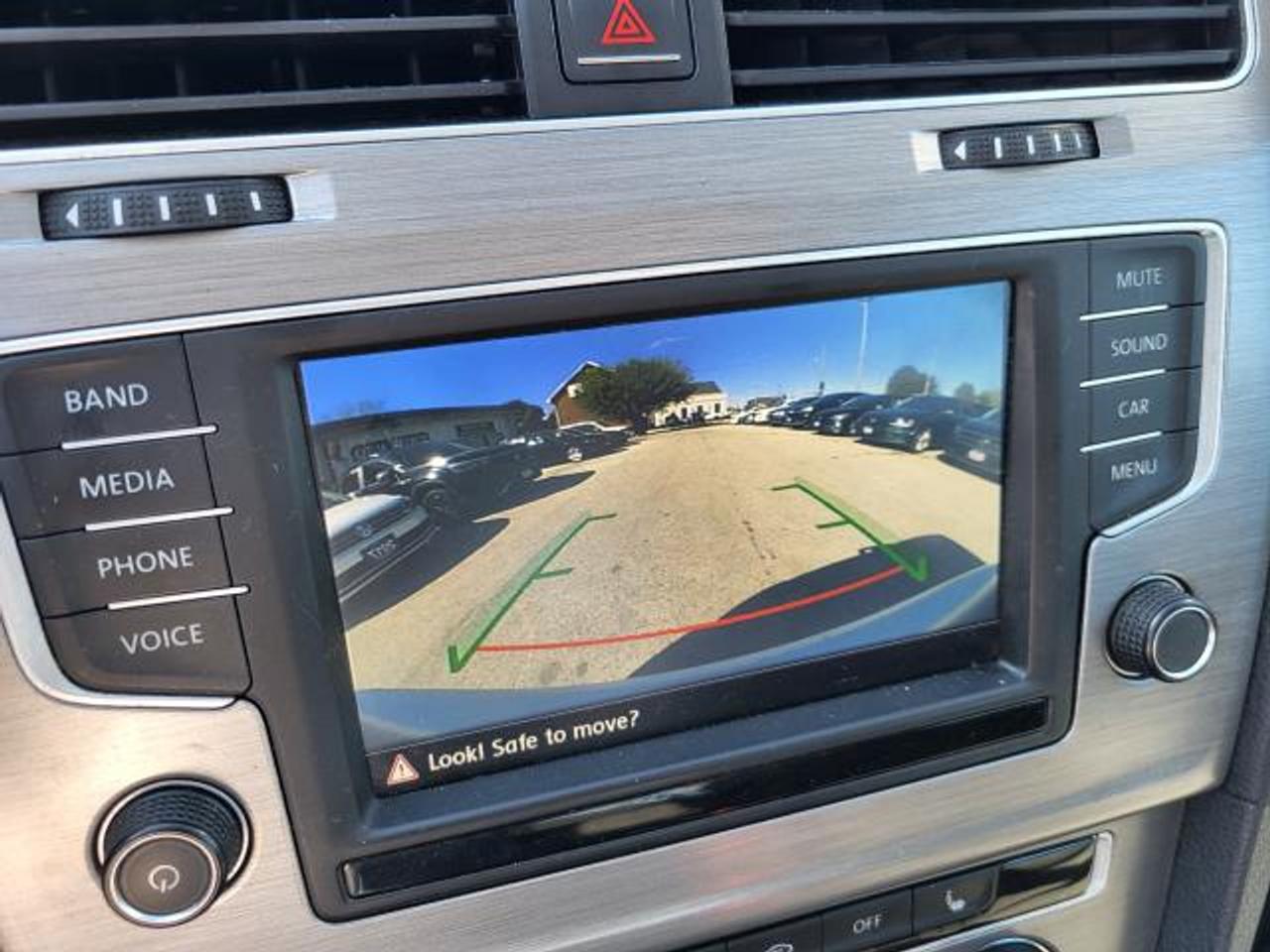 2016 Volkswagen Golf TRENDLINE Photo