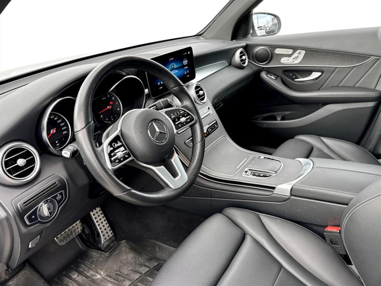 2022 Mercedes-Benz GLC 300 4MATIC®  **CLEAN CARFAX - LOW KMS** Photo