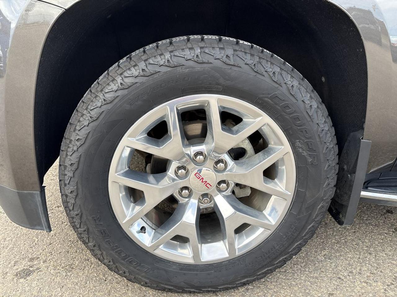 2019 GMC Yukon SLE Photo2