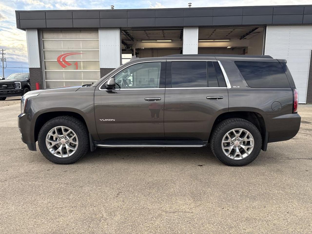 2019 GMC Yukon SLE Photo3