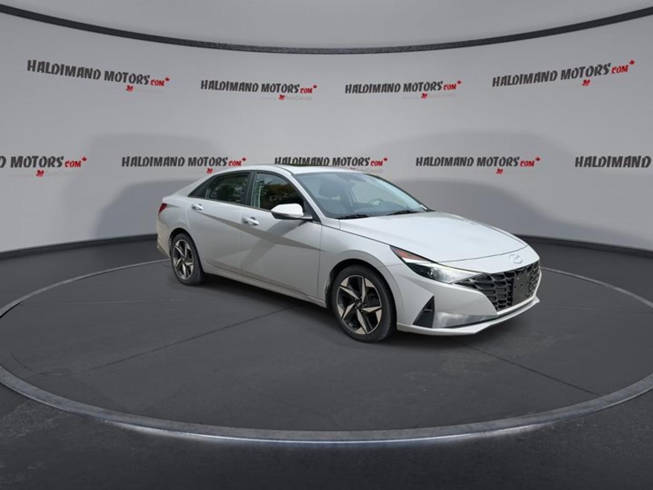 2023 Hyundai Elantra Luxury | One Owner | No Accidents | Sunroof | Leather Seats Photo1
