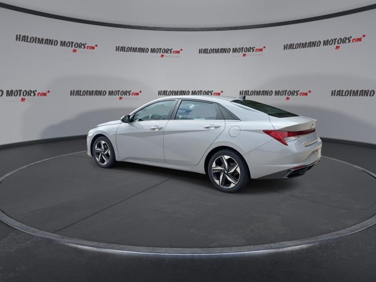 2023 Hyundai Elantra Luxury | One Owner | No Accidents | Sunroof | Leather Seats Photo