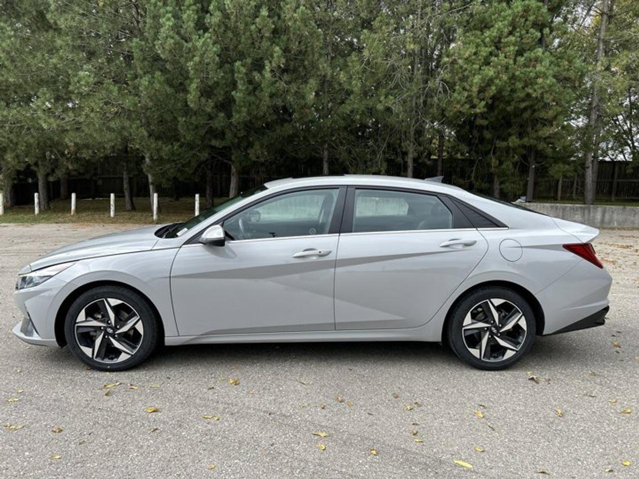 2023 Hyundai Elantra Luxury | One Owner | No Accidents | Sunroof | Leather Seats Photo