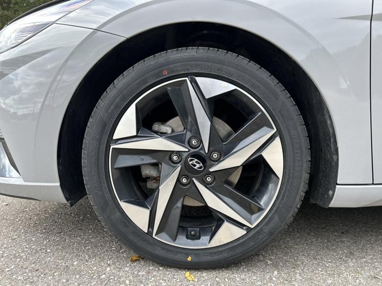 2023 Hyundai Elantra Luxury | One Owner | No Accidents | Sunroof | Leather Seats Photo