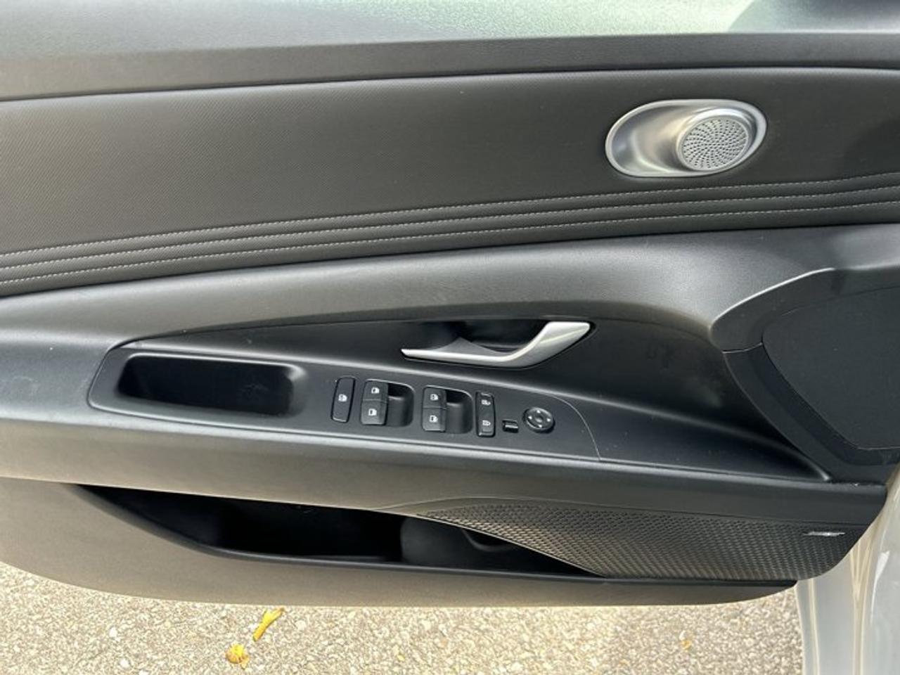 2023 Hyundai Elantra Luxury | One Owner | No Accidents | Sunroof | Leather Seats Photo