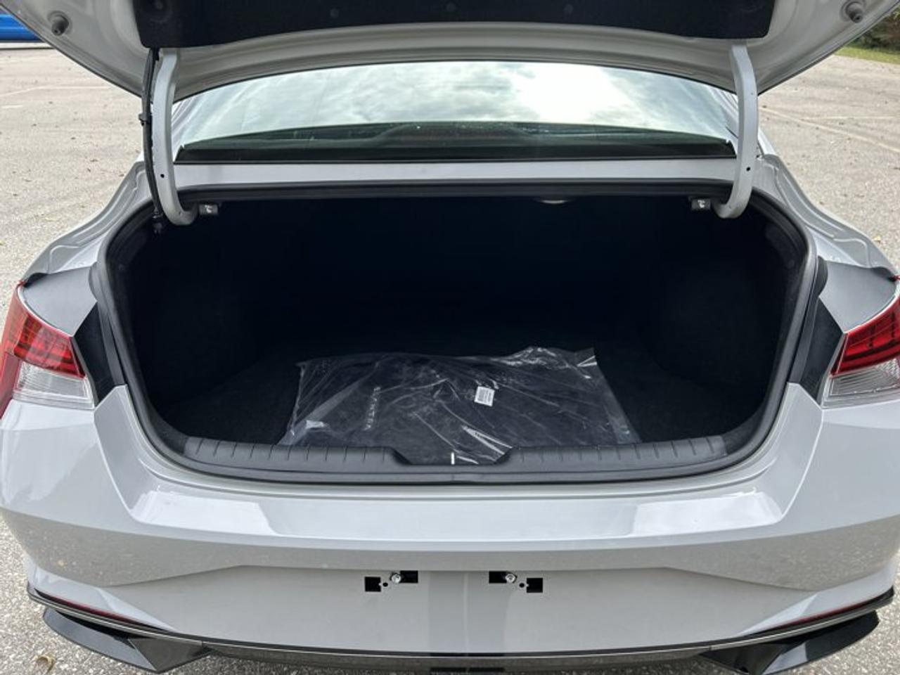 2023 Hyundai Elantra Luxury | One Owner | No Accidents | Sunroof | Leather Seats Photo