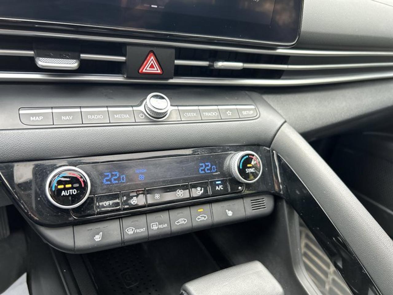 2023 Hyundai Elantra Luxury | One Owner | No Accidents | Sunroof | Leather Seats Photo