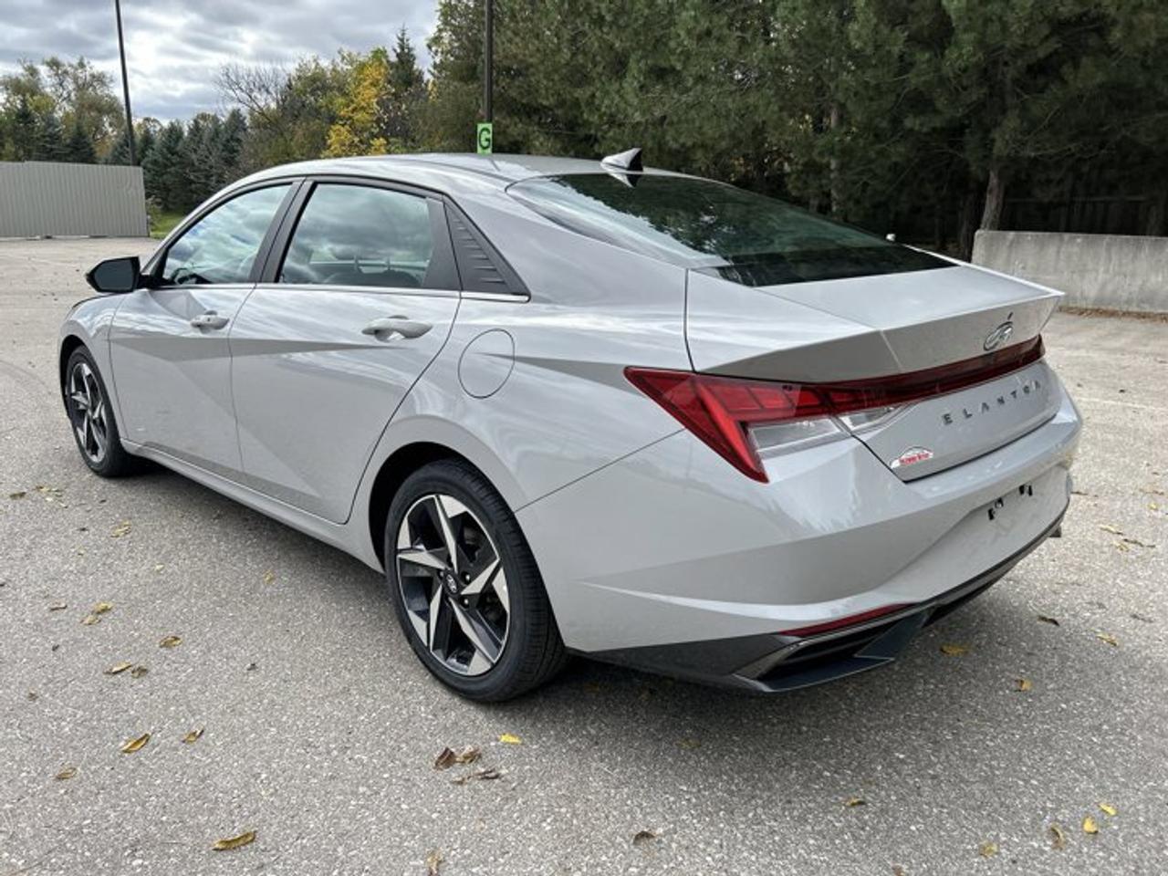 2023 Hyundai Elantra Luxury | One Owner | No Accidents | Sunroof | Leather Seats Photo