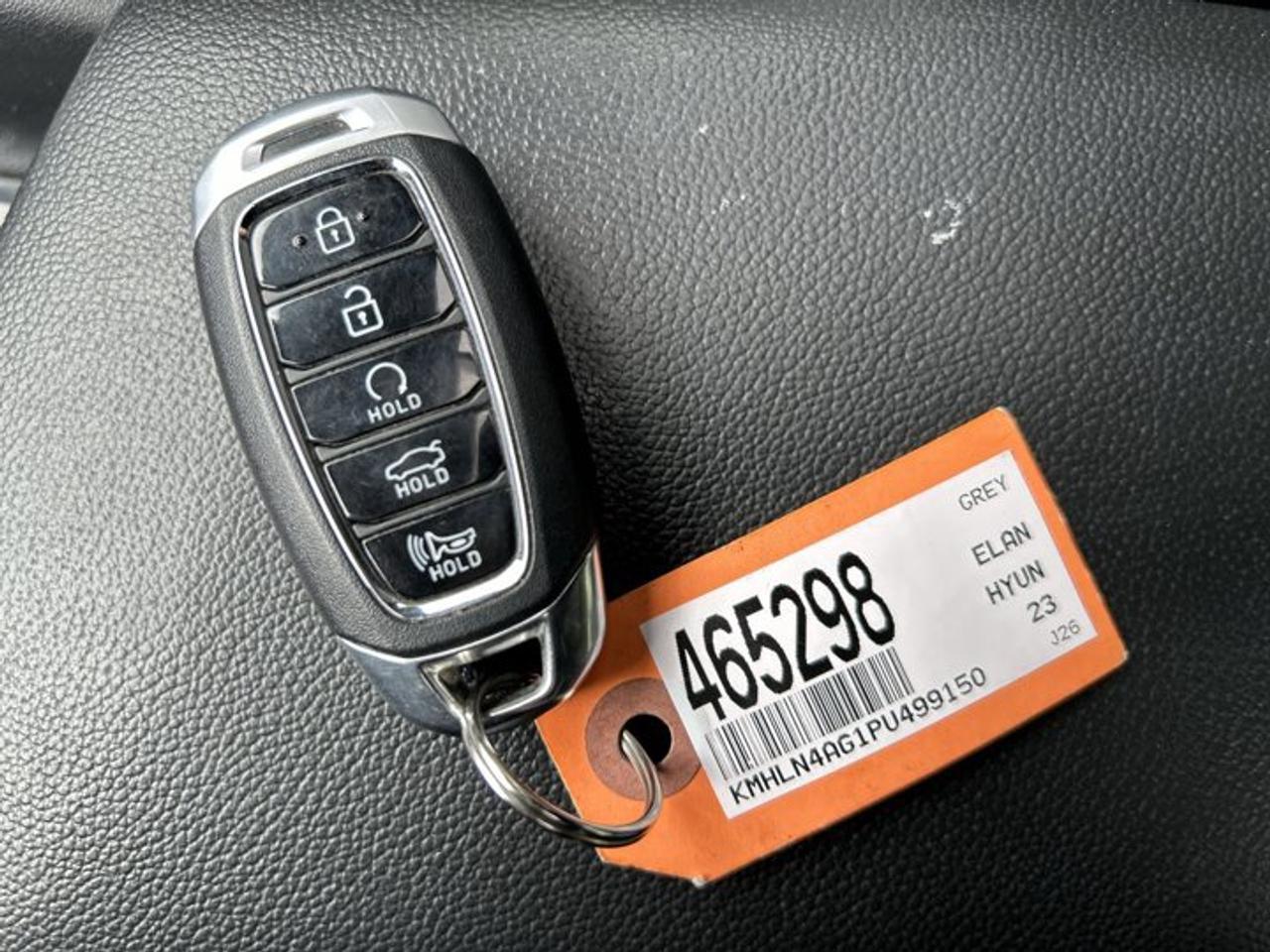 2023 Hyundai Elantra Luxury | One Owner | No Accidents | Sunroof | Leather Seats Photo