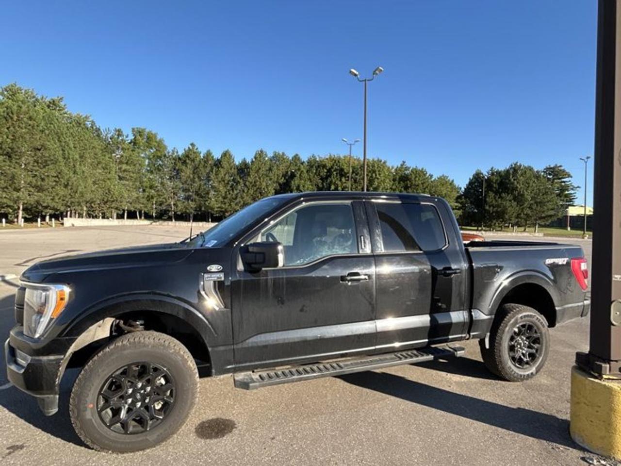 2022 Ford F-150 LARIAT SuperCrew 5.5' Box 4WD | No Accidents Photo