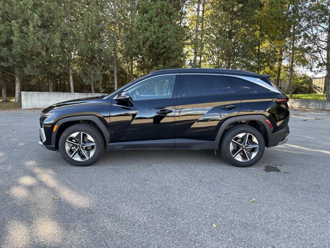 2025 Hyundai Tucson Preferred AWD | Pano. Sunroof | Leather Seats Photo