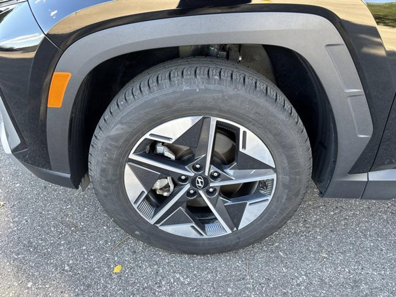 2025 Hyundai Tucson Preferred AWD | Pano. Sunroof | Leather Seats Photo