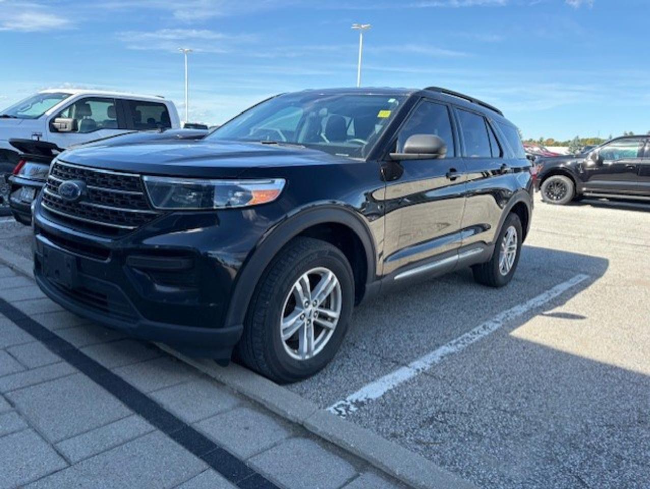 2022 Ford Explorer XLT 4WD Photo0