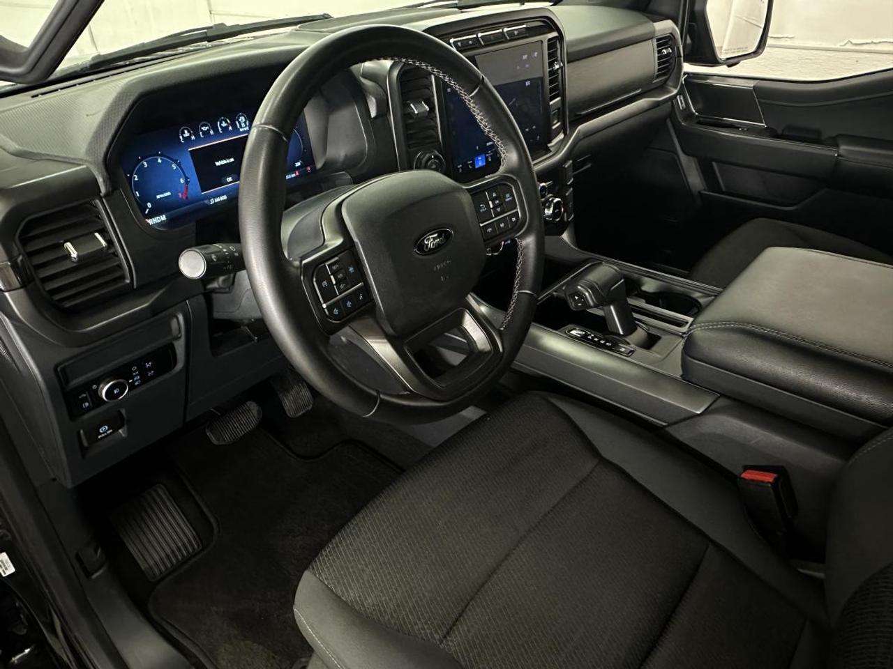2024 Ford F-150 XLT/3.5/HYBRID/PWR BUCKETS/CONSOLE/NAVI/OFF 1 OWNER FORD LEASE! Photo