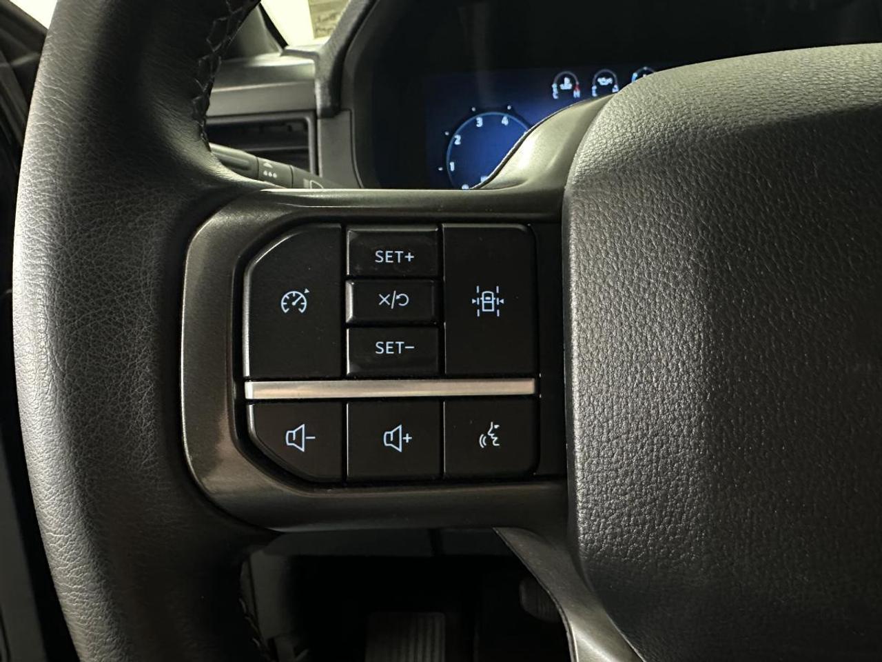 2024 Ford F-150 XLT/3.5/HYBRID/PWR BUCKETS/CONSOLE/NAVI/OFF 1 OWNER FORD LEASE! Photo