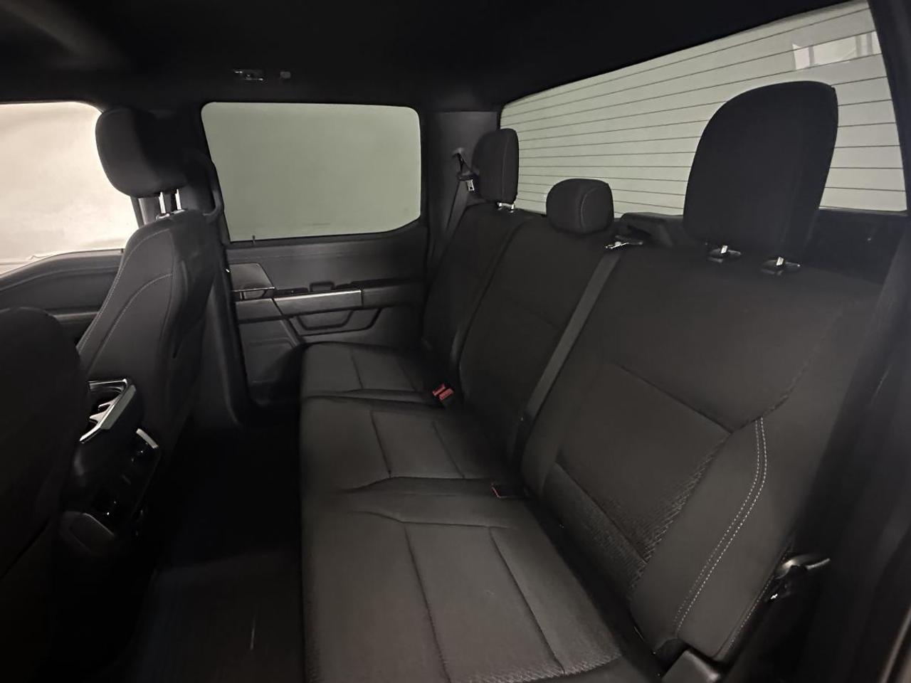 2024 Ford F-150 XLT/3.5L/HYBRID/38KM/NAV/PWR BUCKETS/CONSOLE/OFF 1 OWNER LEASE! Photo
