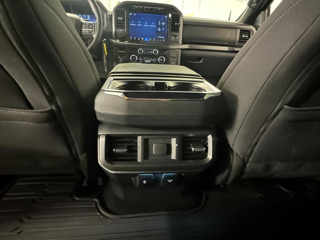 2024 Ford F-150 XLT/3.5L/HYBRID/38KM/NAV/PWR BUCKETS/CONSOLE/OFF 1 OWNER LEASE! Photo