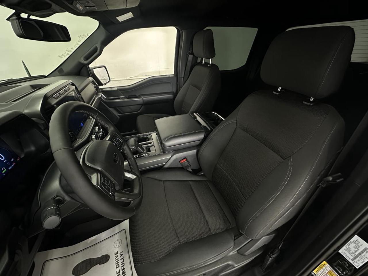 2024 Ford F-150 XLT/3.5L/HYBRID/38KM/NAV/PWR BUCKETS/CONSOLE/OFF 1 OWNER LEASE! Photo