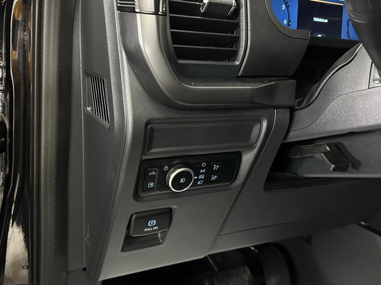 2024 Ford F-150 XLT/3.5L/HYBRID/38KM/NAV/PWR BUCKETS/CONSOLE/OFF 1 OWNER LEASE! Photo