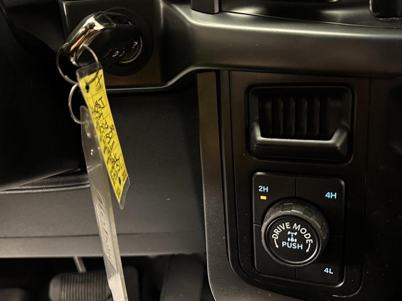2024 Ford F-150 XLT/3.5L/HYBRID/38KM/NAV/PWR BUCKETS/CONSOLE/OFF 1 OWNER LEASE! Photo