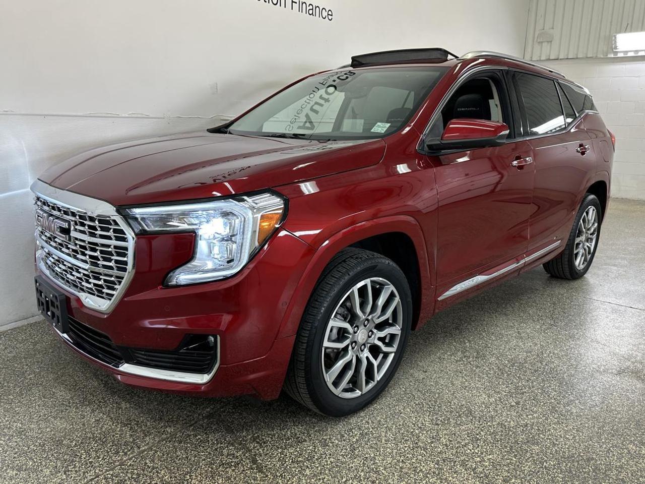2024 GMC Terrain Denali DENALI/AWD/LEATHER/PANOROOF/NAVI/26KM/OFF 1 OWNER LEASE! Photo