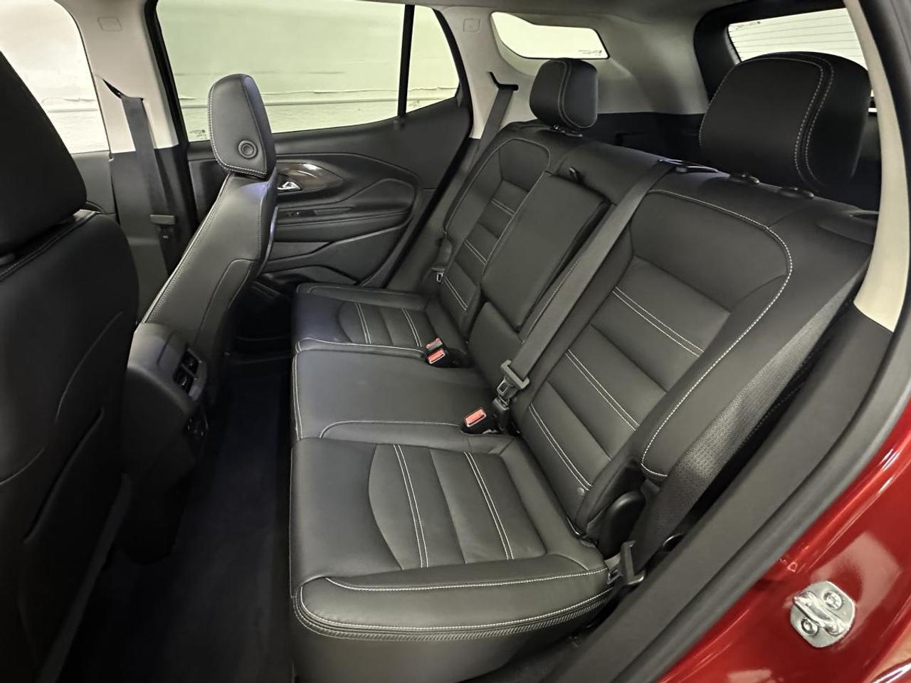 2024 GMC Terrain Denali DENALI/AWD/LEATHER/PANOROOF/NAVI/26KM/OFF 1 OWNER LEASE! Photo