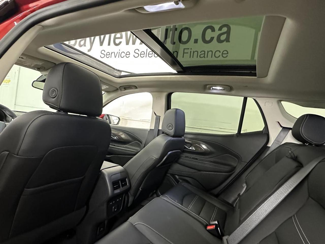 2024 GMC Terrain Denali DENALI/AWD/LEATHER/PANOROOF/NAVI/26KM/OFF 1 OWNER LEASE! Photo