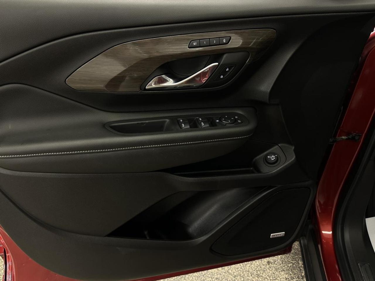 2024 GMC Terrain Denali DENALI/AWD/LEATHER/PANOROOF/NAVI/26KM/OFF 1 OWNER LEASE! Photo