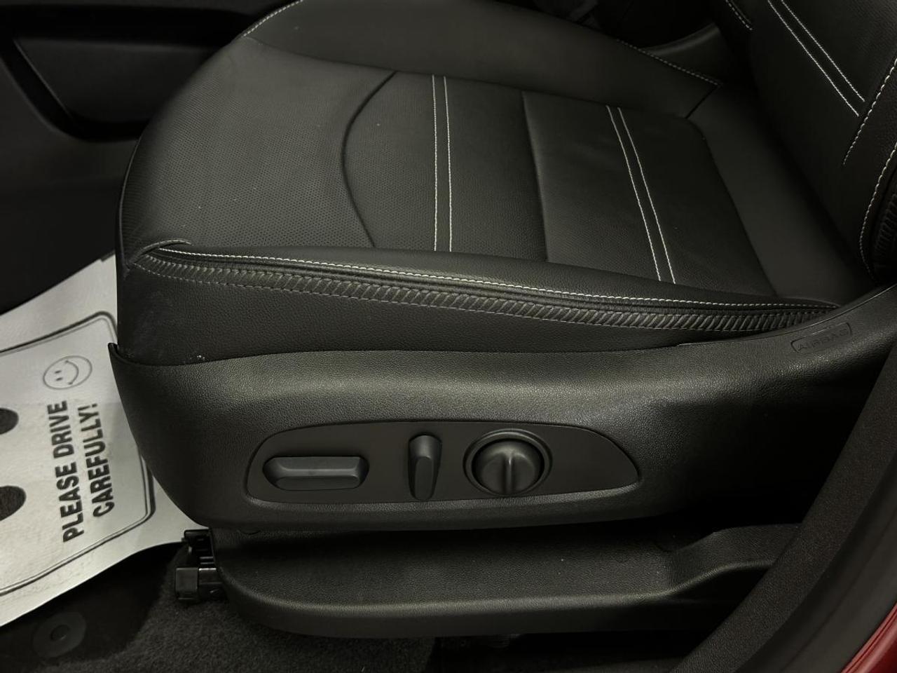 2024 GMC Terrain Denali DENALI/AWD/LEATHER/PANOROOF/NAVI/26KM/OFF 1 OWNER LEASE! Photo