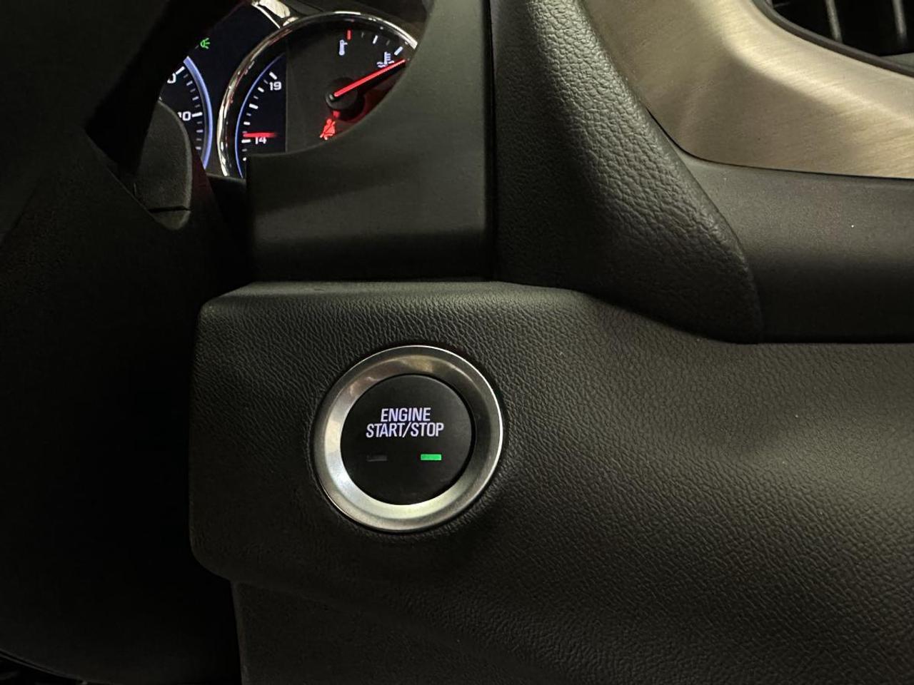 2024 GMC Terrain Denali DENALI/AWD/LEATHER/PANOROOF/NAVI/26KM/OFF 1 OWNER LEASE! Photo