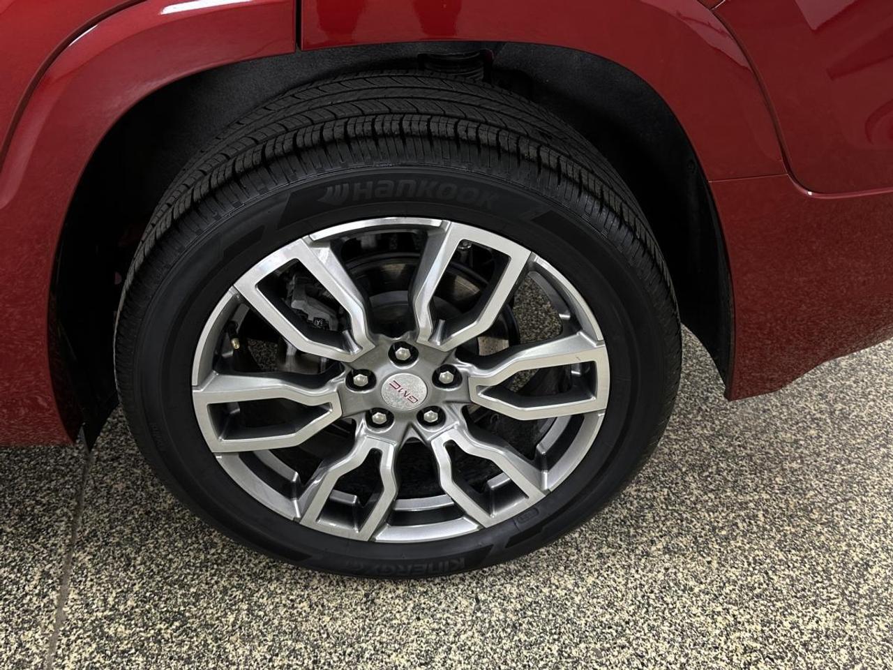 2024 GMC Terrain Denali DENALI/AWD/LEATHER/PANOROOF/NAVI/26KM/OFF 1 OWNER LEASE! Photo