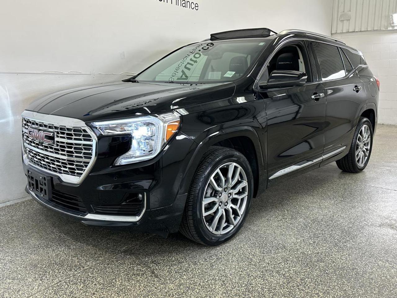 2024 GMC Terrain Denali DENALI/AWD/LEATHER/PANOROOF/NAVI/1 OWNER/28KM! Photo