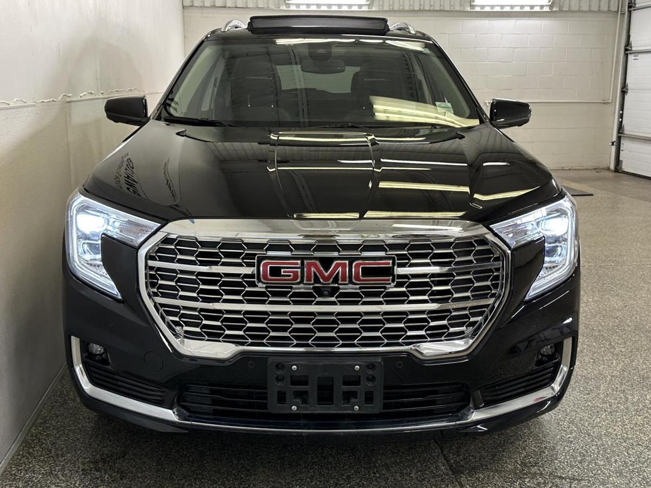 2024 GMC Terrain Denali DENALI/AWD/LEATHER/PANOROOF/NAVI/1 OWNER/28KM! Photo1