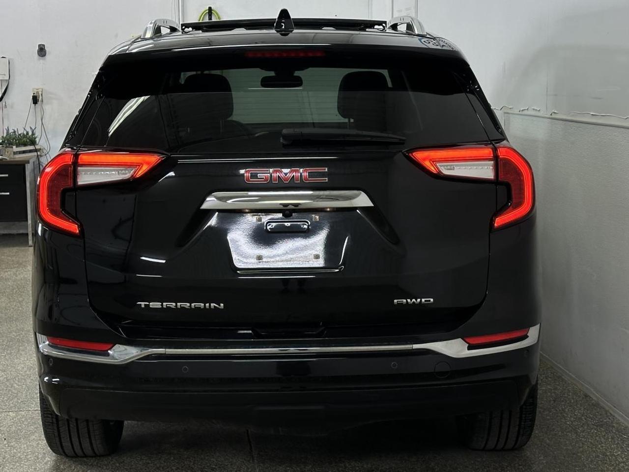 2024 GMC Terrain Denali DENALI/AWD/LEATHER/PANOROOF/NAVI/1 OWNER/28KM! Photo