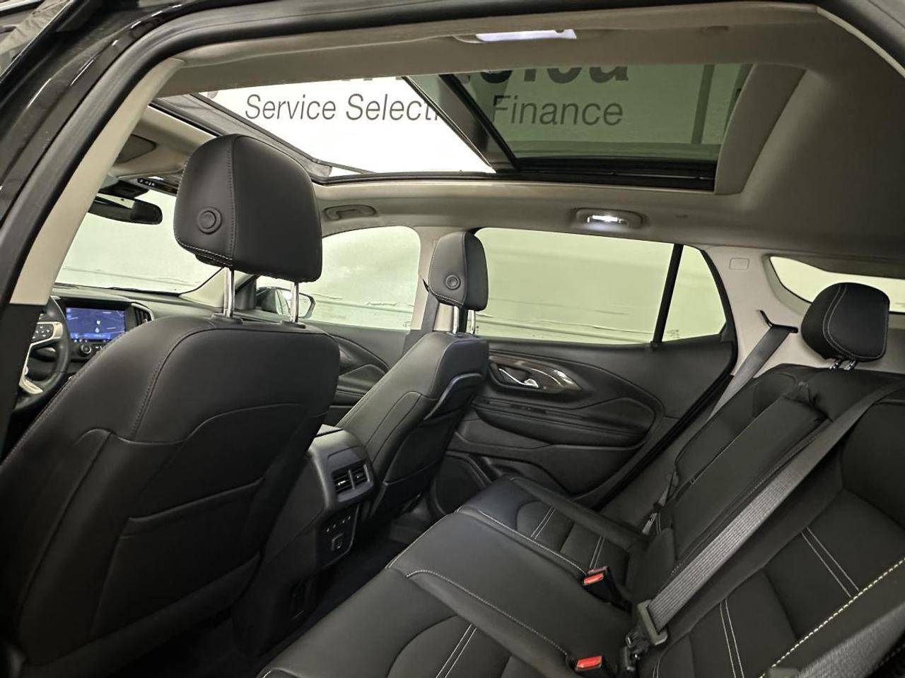 2024 GMC Terrain Denali DENALI/AWD/LEATHER/PANOROOF/NAVI/1 OWNER/28KM! Photo