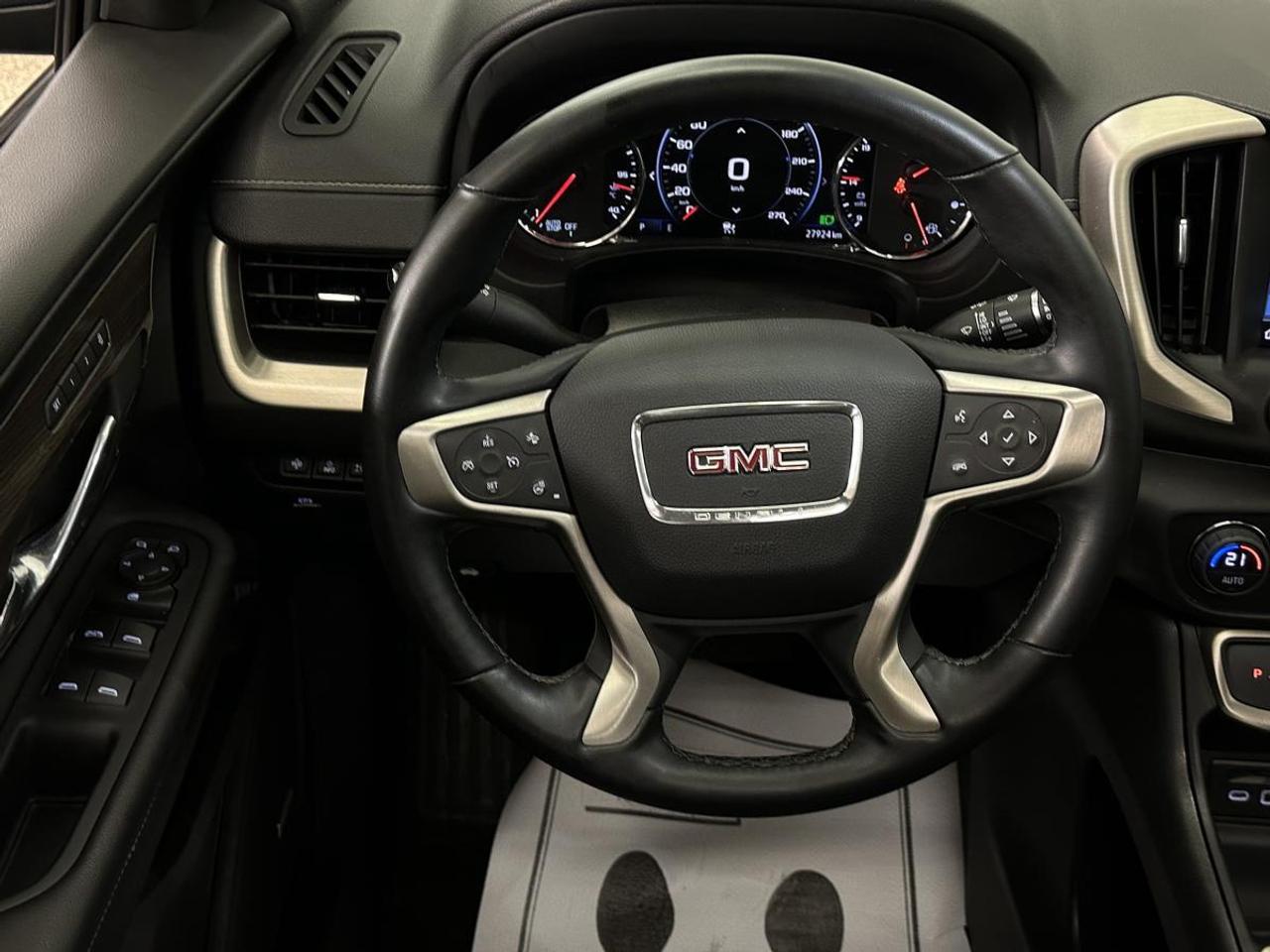 2024 GMC Terrain Denali DENALI/AWD/LEATHER/PANOROOF/NAVI/1 OWNER/28KM! Photo