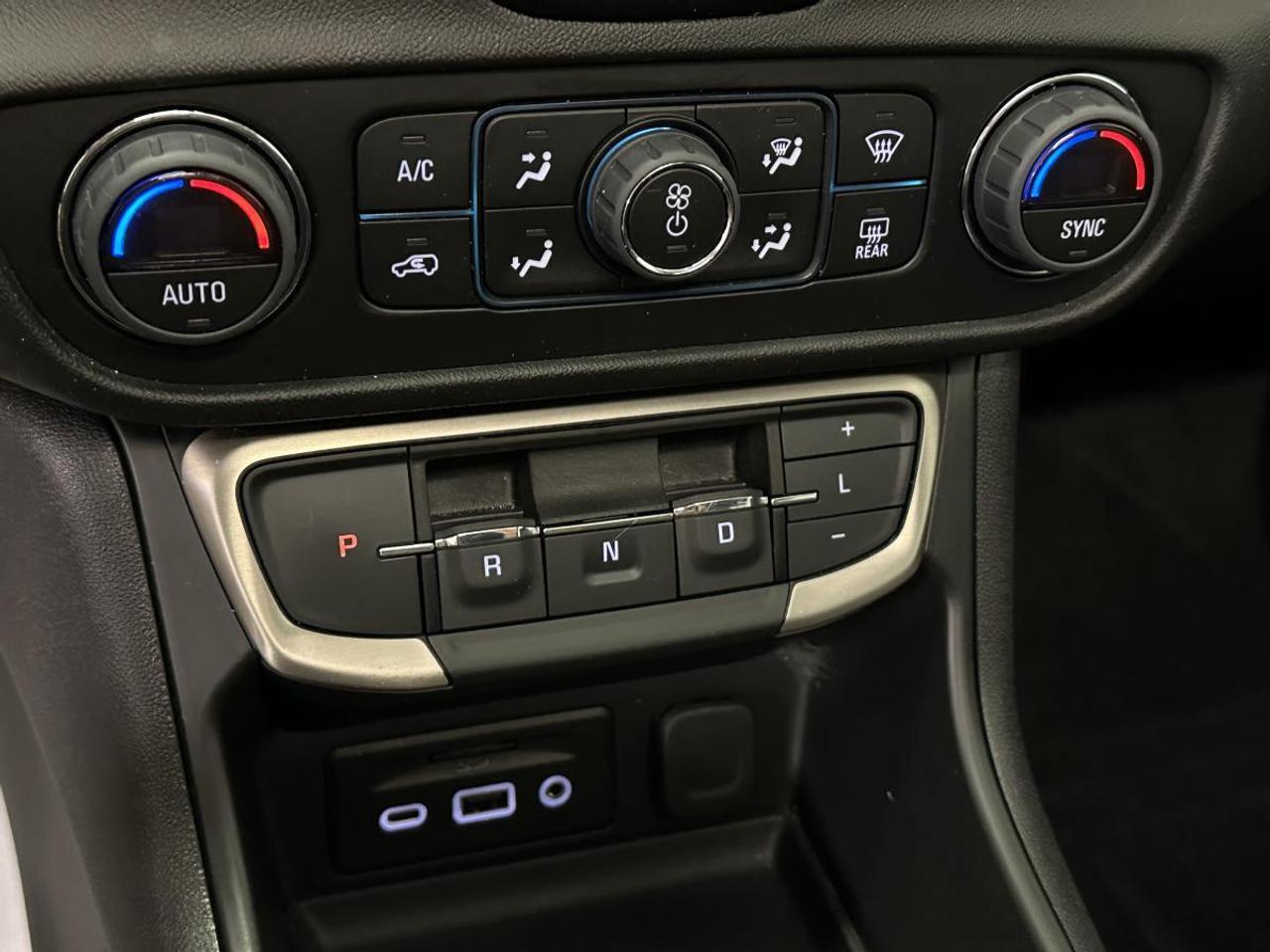 2024 GMC Terrain Denali DENALI/AWD/LEATHER/PANOROOF/NAVI/1 OWNER/28KM! Photo