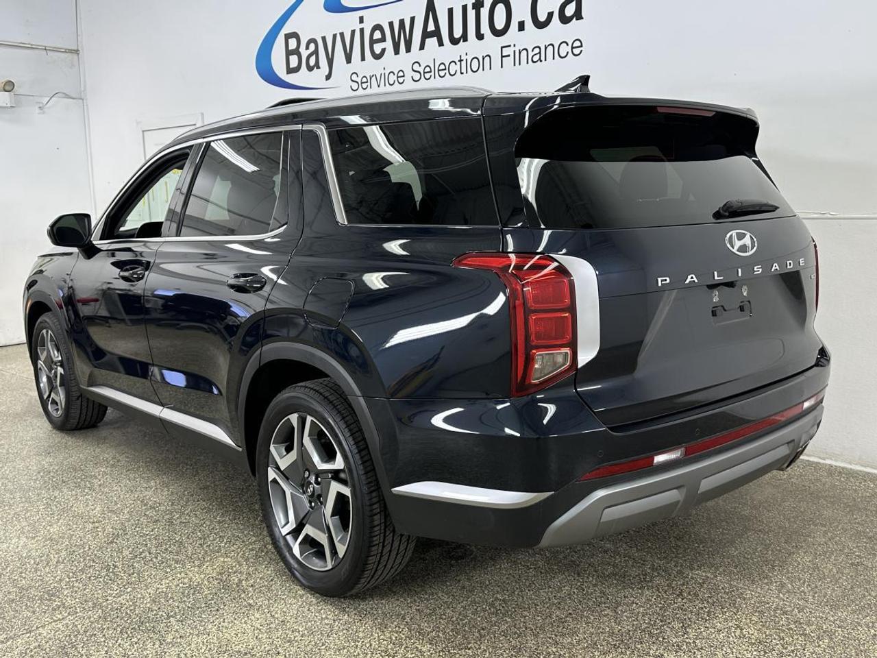2024 Hyundai PALISADE Preferred PREFERRED/AWD/8-PASSENGER/SUNROOF/33KM/OFF 1 OWNER LEASE! Photo