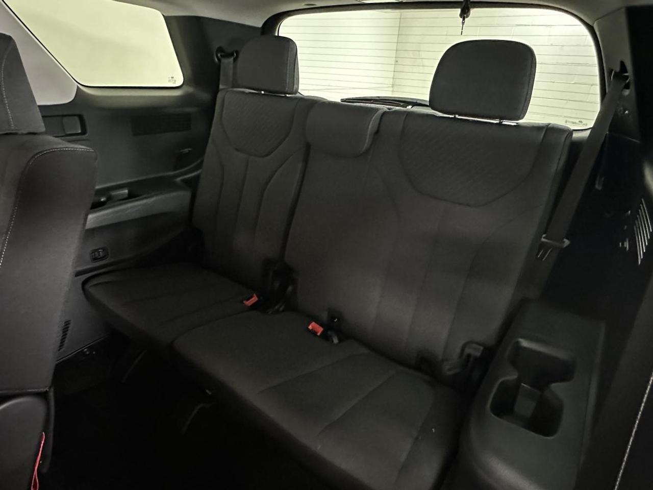 2024 Hyundai PALISADE Preferred PREFERRED/AWD/8-PASSENGER/SUNROOF/33KM/OFF 1 OWNER LEASE! Photo