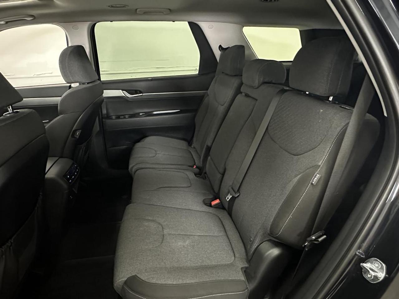 2024 Hyundai PALISADE Preferred PREFERRED/AWD/8-PASSENGER/SUNROOF/33KM/OFF 1 OWNER LEASE! Photo