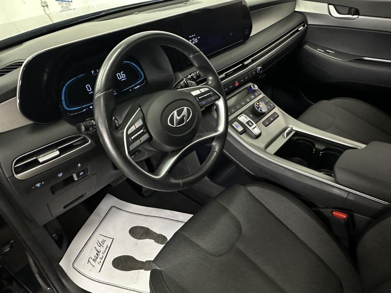 2024 Hyundai PALISADE Preferred PREFERRED/AWD/8-PASSENGER/SUNROOF/33KM/OFF 1 OWNER LEASE! Photo